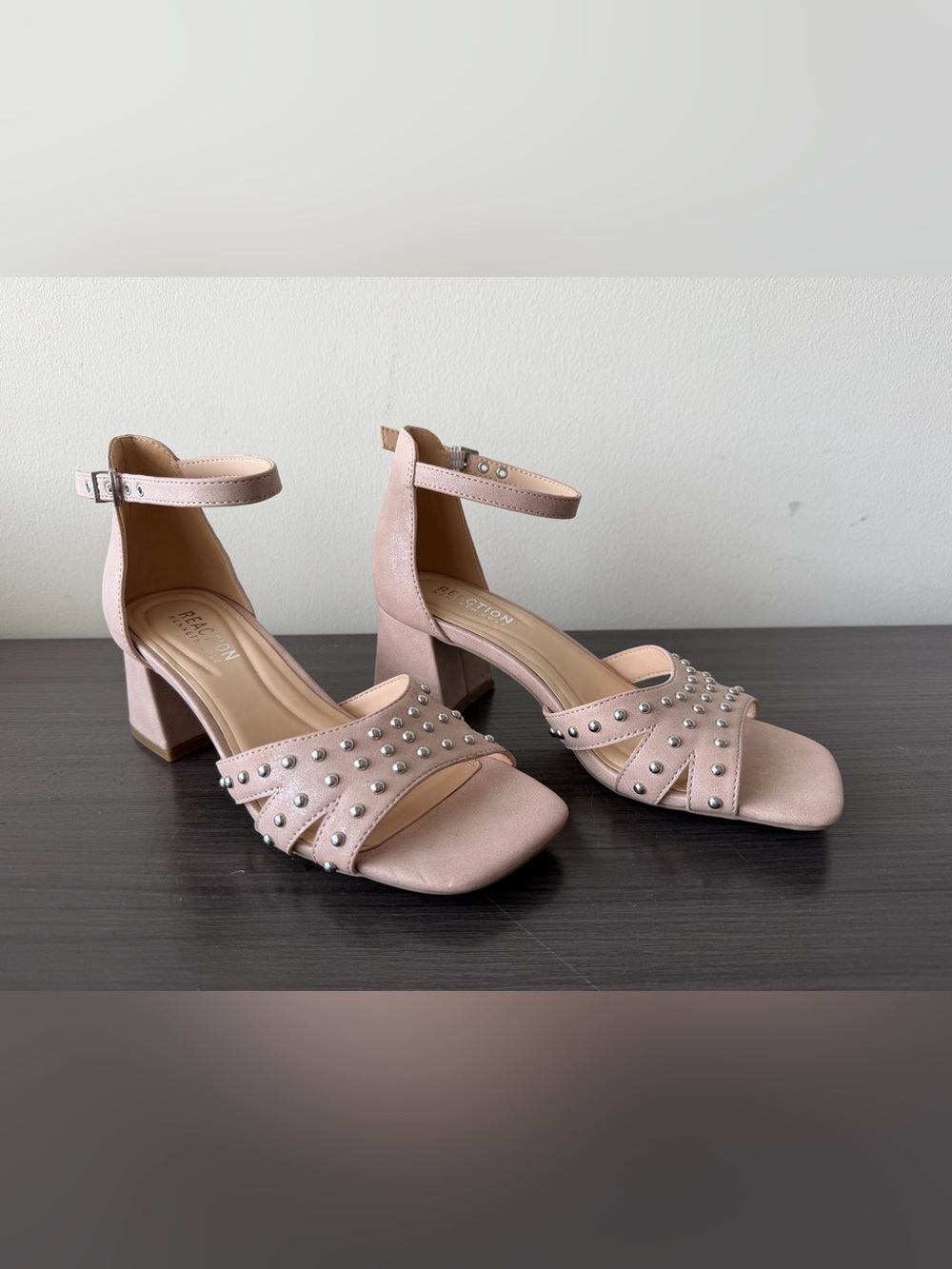 Kenneth Cole Reaction Nissy Studs Block Heel Sandals Fawn Shimmer Suede Size 6